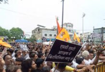 अशोकनगर में UGC कानून के खिलाफ सवर्ण समाज का उग्र प्रदर्शन: सजी हुई अर्थियां जलाकर जताया विरोध; कलेक्ट्रेट पर हंगामा और राजमाता चौराहे पर चक्काजाम