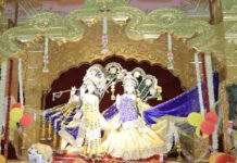 सीहोर: ‘राधा’ नाम के जयकारों से गूंजा कुबेरेश्वरधाम, रत्न जड़ित पोशाक में सजे राधा-कृष्ण; महाभिषेक में झूमे श्रद्धालु