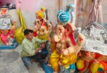 आष्टा में गणेश चतुर्थी की धूम: 6-7 फीट की आकर्षक प्रतिमाएं तैयार; डांडिया, मोर पंख और झूले वाले गणेश जी बढ़ाएंगे पंडालों की शोभा
