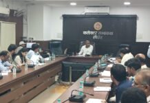 निर्माण कार्य समय-सीमा में पूरे करें, गुणवत्ता से समझौता न हो: कलेक्टर बालागुरु के.