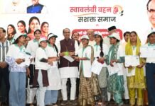 केन्द्रीय मंत्री शिवराज सिंह चौहान ने भोपाल में बहनों-बेटियों को दी आत्मनिर्भरता की नई उड़ान, स्वरोजगार ऋण और प्रमाण पत्र वितरित