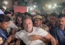 9 घंटे के धरने के बाद राहुल-प्रियंका गांधी हिरासत में, CEC के खिलाफ विपक्ष का प्रदर्शन तेज