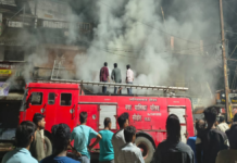 सीहोर मंडी चौराहे पर जूते-चप्पलों की थोक दुकान में भीषण आग, 3 घंटे की मशक्कत के बाद काबू