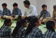 कलेक्टर अरुण कुमार विश्वकर्मा ने उदयपुरा के सांदीपनि विद्यालय का किया निरीक्षण, बच्चों से पूछा- कितनी देर पढ़ते हो और क्या बनना चाहते हो?