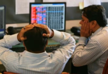 Stock Market Crash: सेंसेक्स में 950 अंकों की गिरावट, निफ्टी भी फिसला; इन शेयरों पर सबसे ज्यादा दबाव