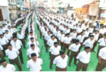 सीहोर में RSS का पथ संचलन, राष्ट्रभक्ति और अनुशासन के संदेश के साथ निकले स्वयंसेवक; मारुति नंदन नवयुवक संगठन ने की पुष्पवर्षा