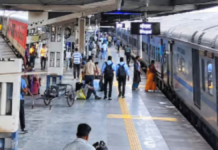 भोपाल रेलवे स्टेशन पर बड़ा हादसा टला, चलती ट्रेन से उतरने में मां-बेटी प्लेटफॉर्म और ट्रेन के बीच फंसीं, RPF जवान ने बचाई जान