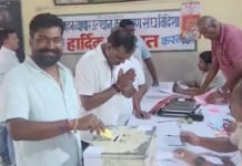 विदिशा अनाज-तिलहन व्यापार उत्थान कल्याण संघ चुनाव 2026: 294 व्यापारी करेंगे मतदान, पुरानी गल्ला मंडी में सुबह से जुटे मतदाता