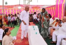 जस्व मंत्री ने ग्रामीणों से किया संवाद, सुनी समस्याएं और अधिकारियों को दिए त्वरित निराकरण के निर्देश